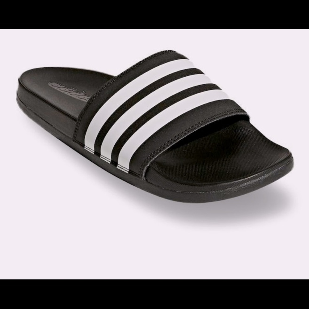 Adidas slides 🖤🤍🖤🤍